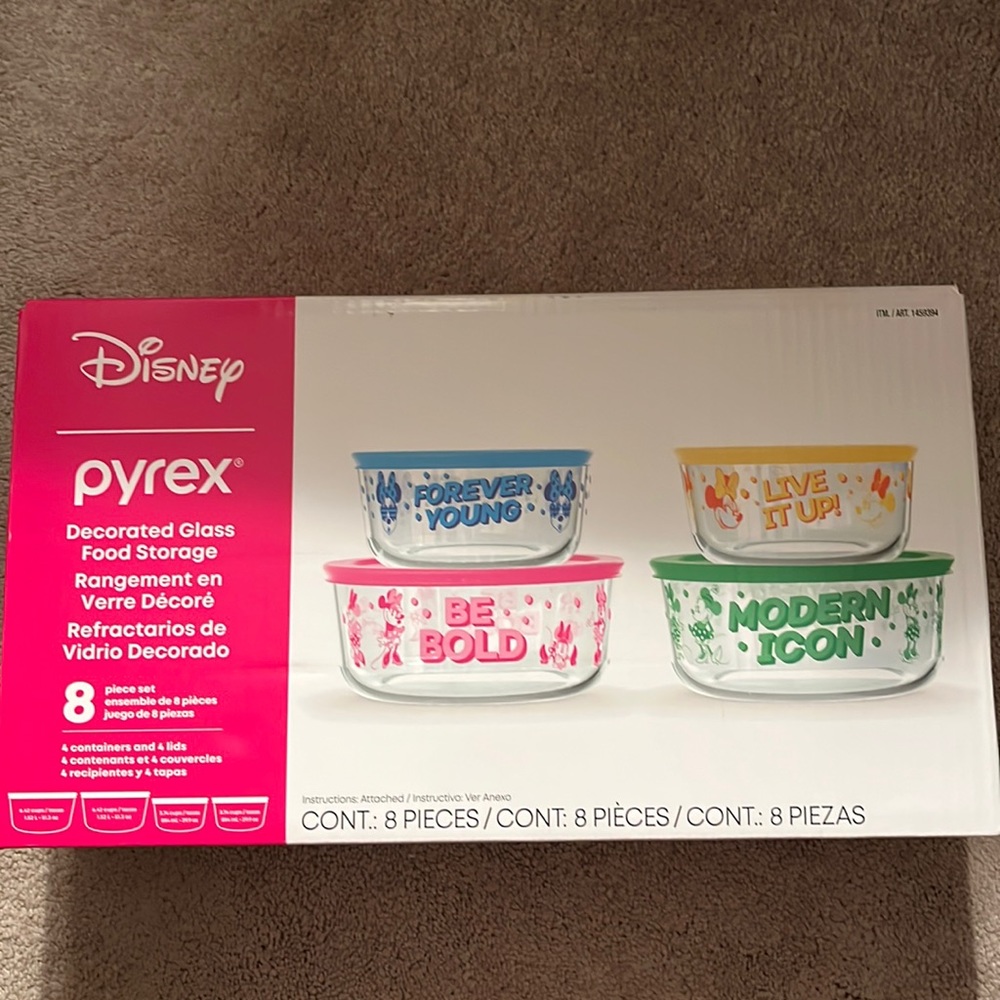 Price drop NIB 8 piece Disney Pyrex Glass food storage